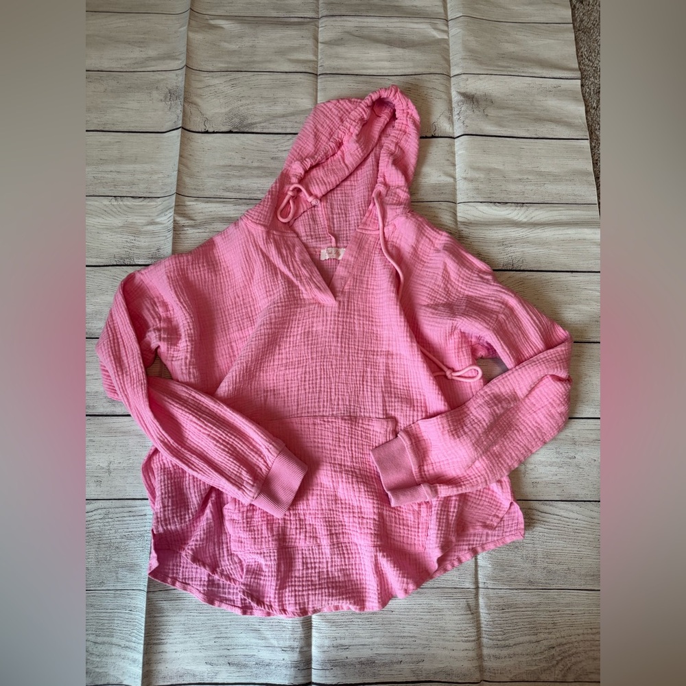 NWOT Women's Pink Lily Lightweight Pullover - Picture 2 of 5
